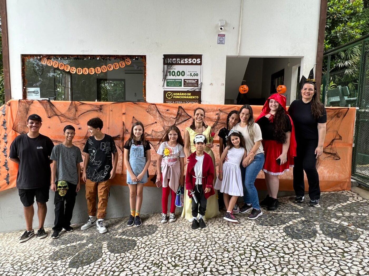 Halloween no Zoo: grupos fazem visita guiada no parque