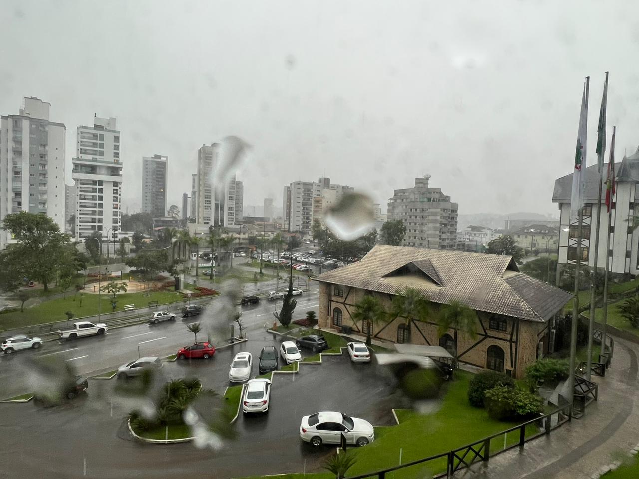 Alerta de fortes chuvas para quarta e quinta para região