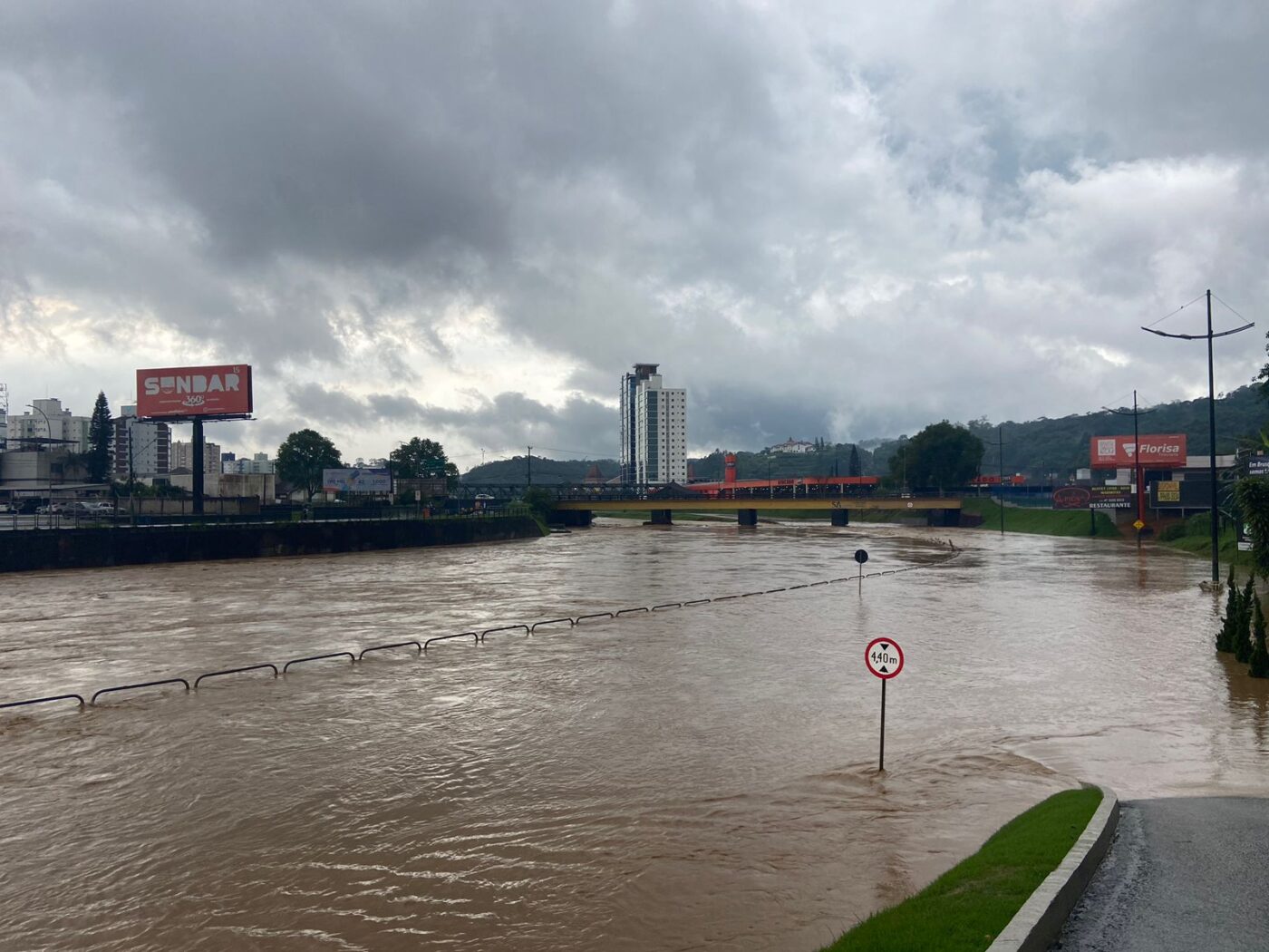 Rio Itajaí Mirim deve chegar a 9,10m