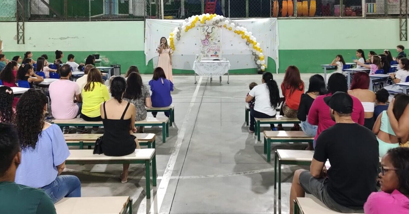 Escola Professora Augusta Knorring realiza noite cultural na unidade