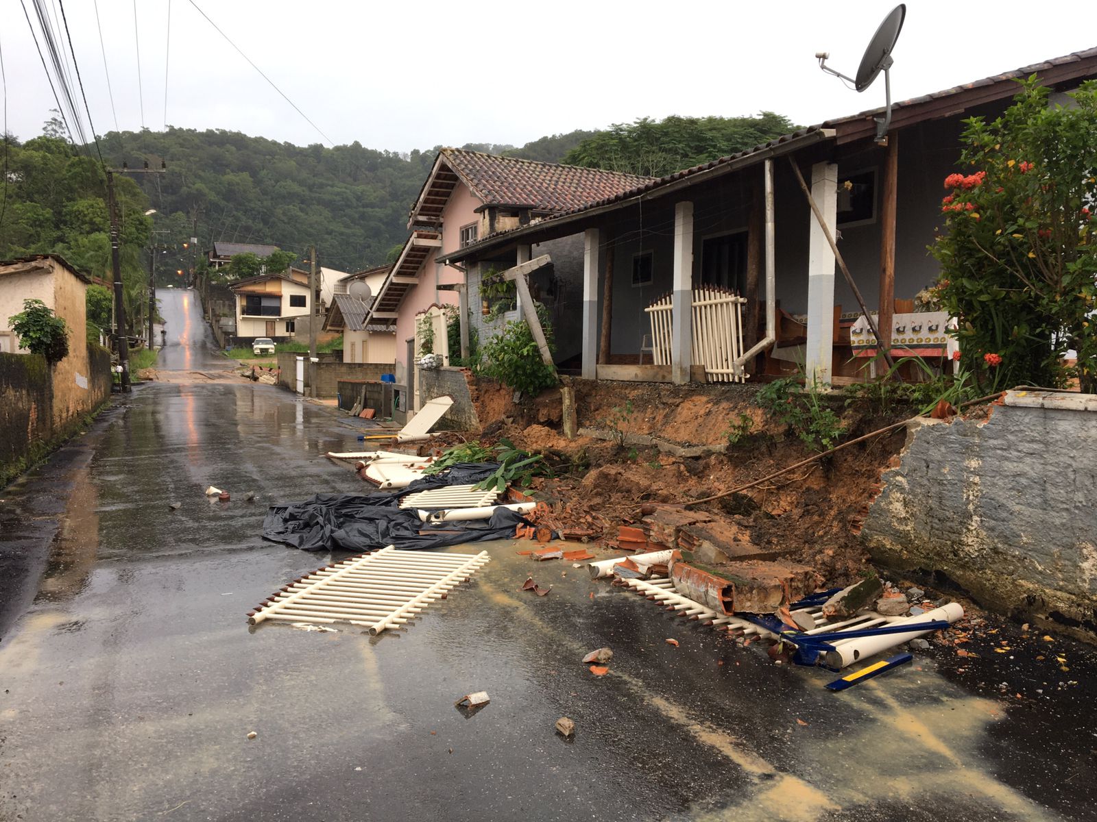 Rio Itajaí-Mirim pode chegar a 7,80m ainda nesta quinta (16)