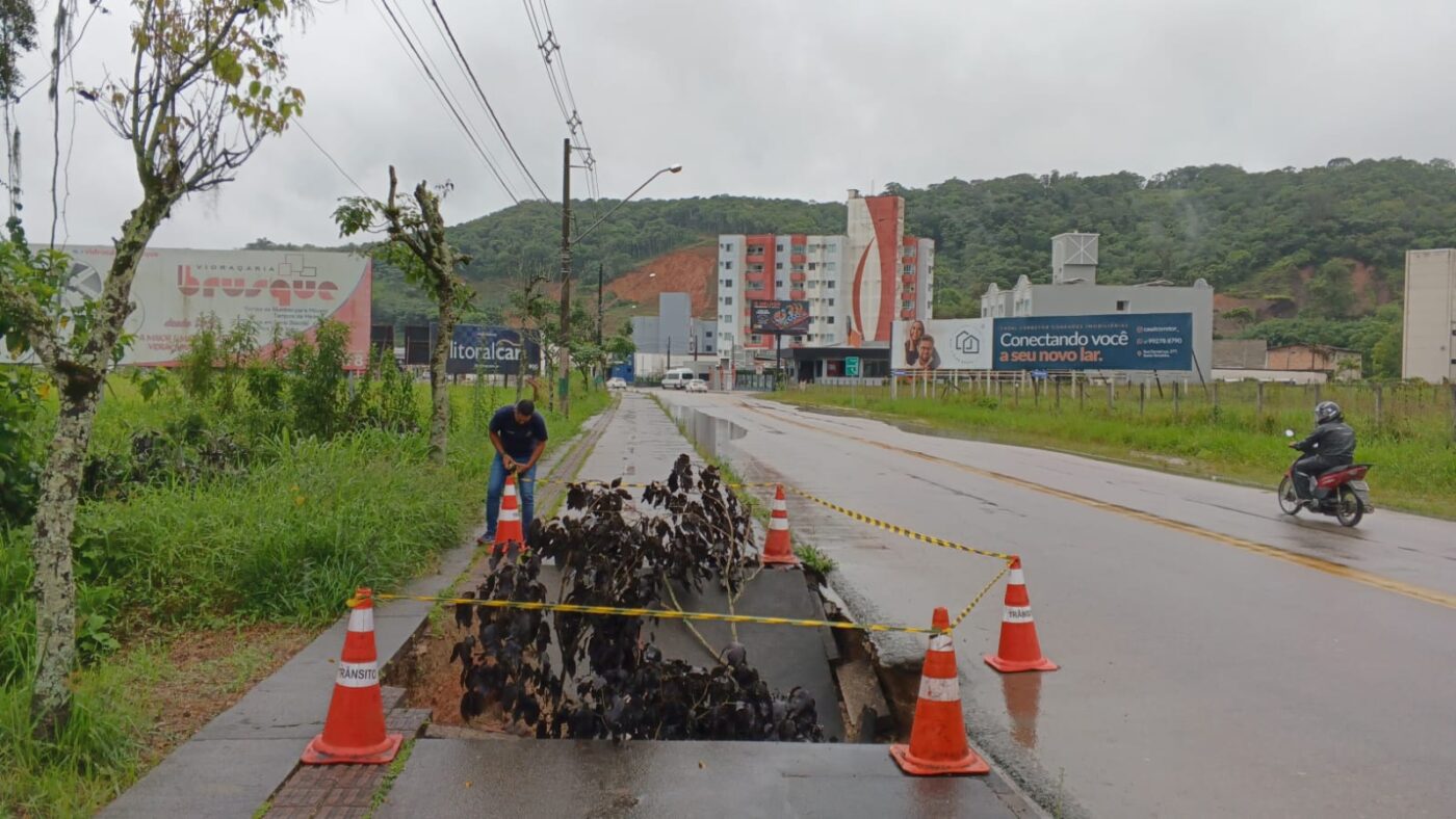 Rio Itajaí Mirim poderá ter pico de 6,65 metros na madrugada desta quarta (29)