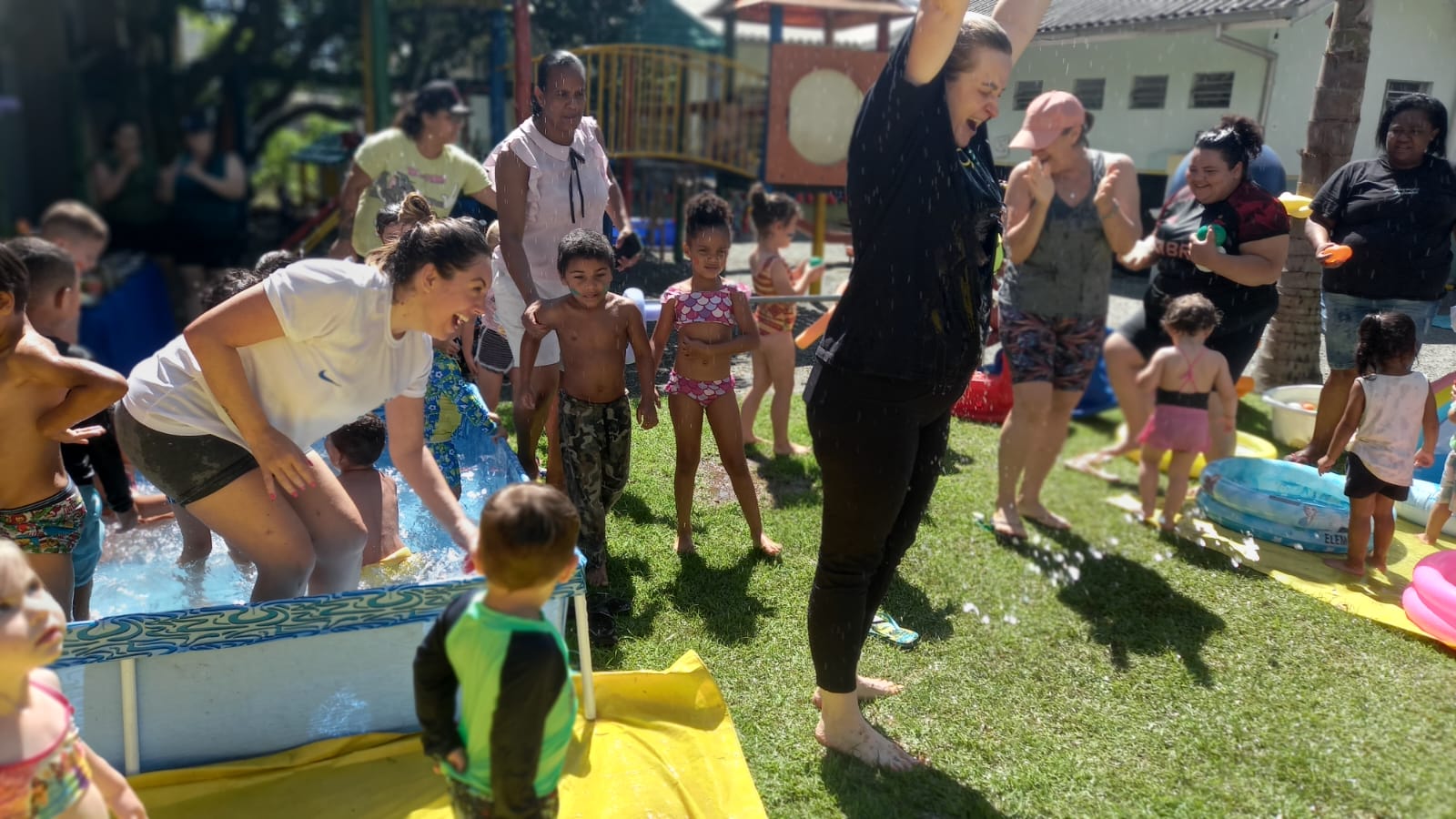 Alunos dos CEIs participam de atividades especiais em meio ao calor