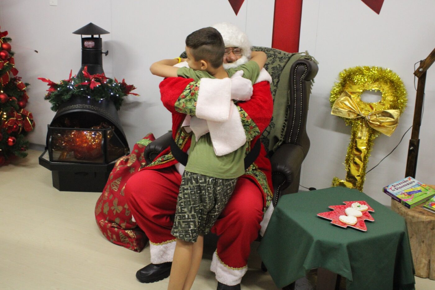 Sábado tem sobrevoo do Papai Noel na praça Barão de Schneeburg