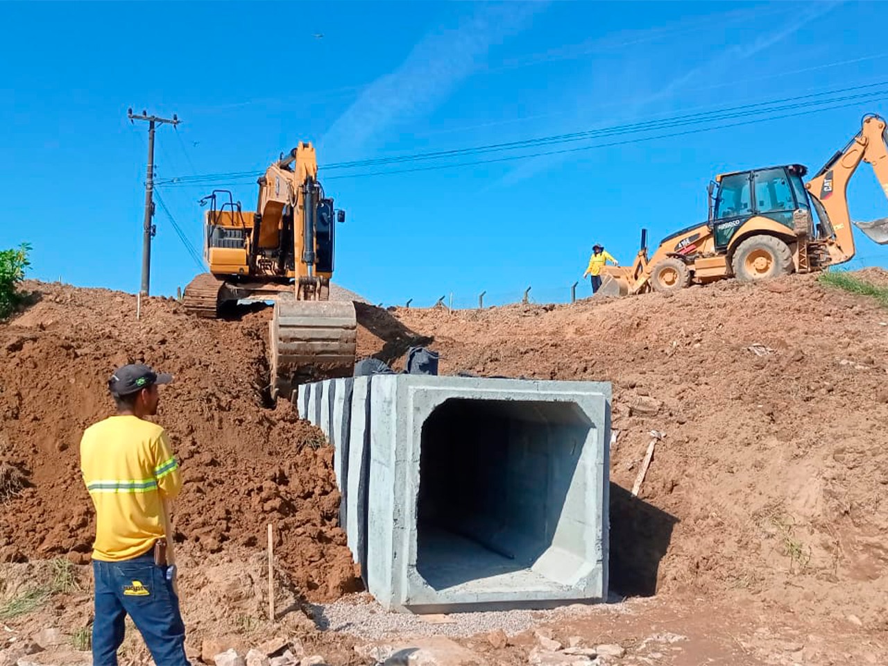 Confira como estão as obras na rua Abraão de Souza e Silva