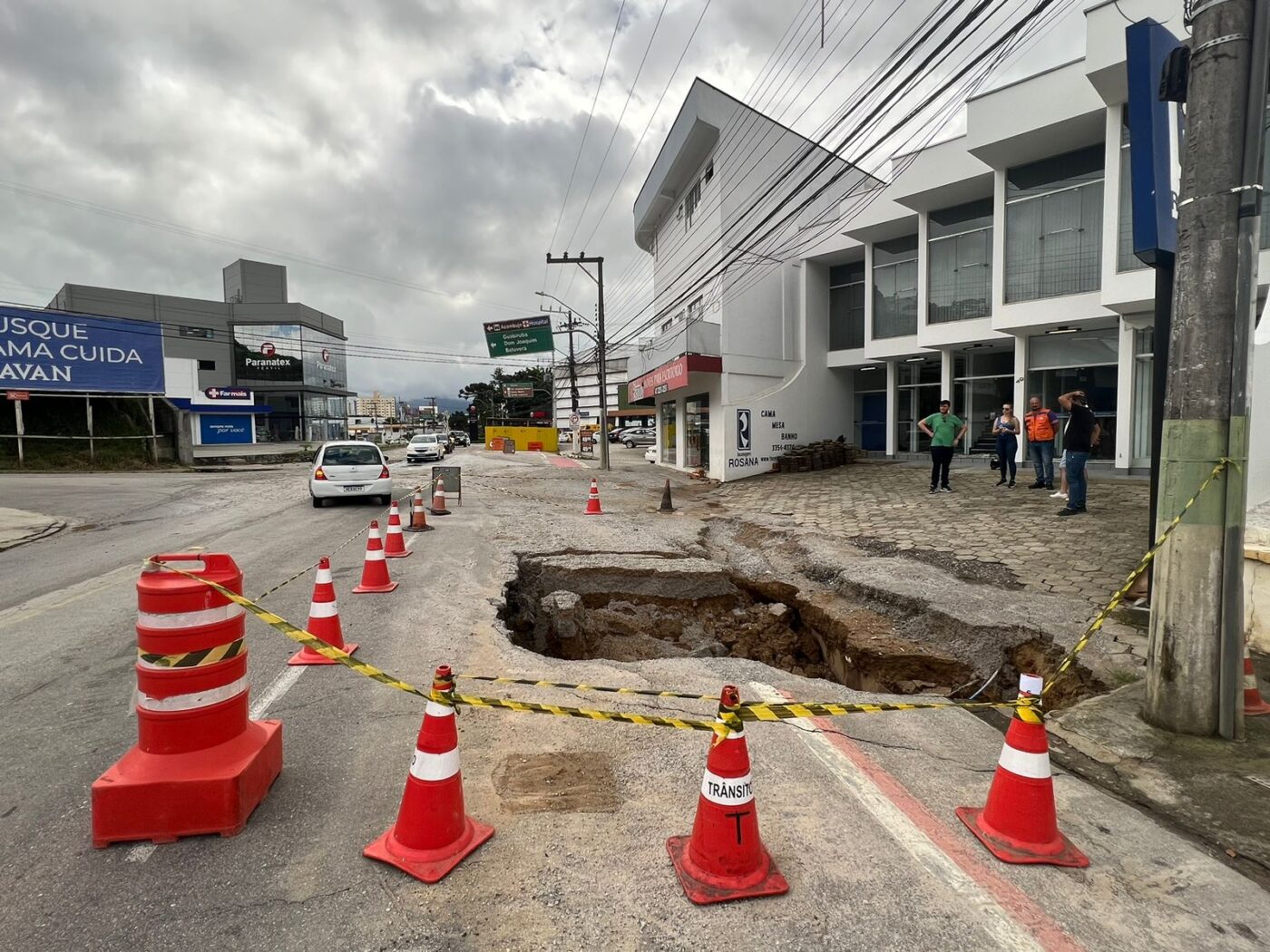 Erosão na 1º de Maio aumenta após as chuvas