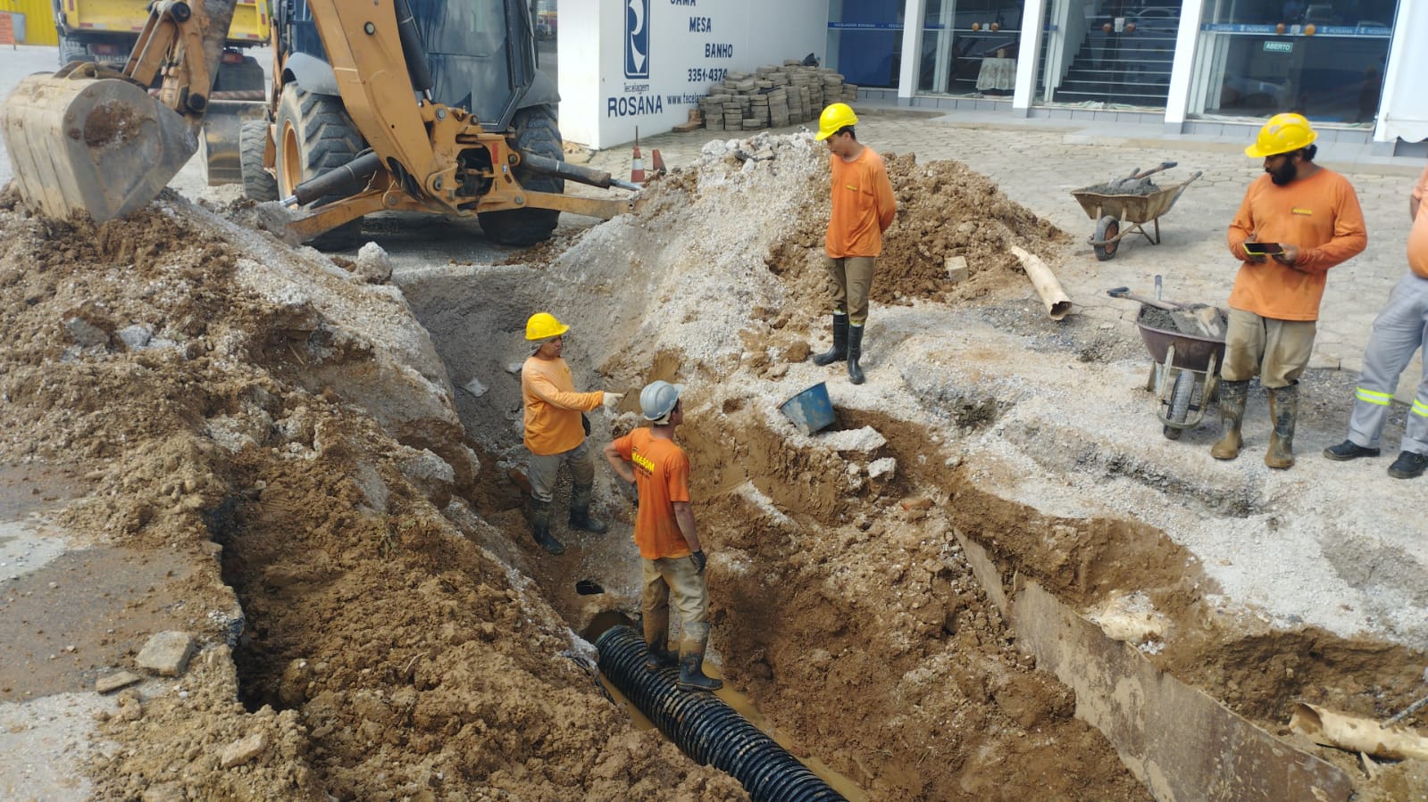 Buraco na Avenida 1º de Maio será fechado ainda hoje