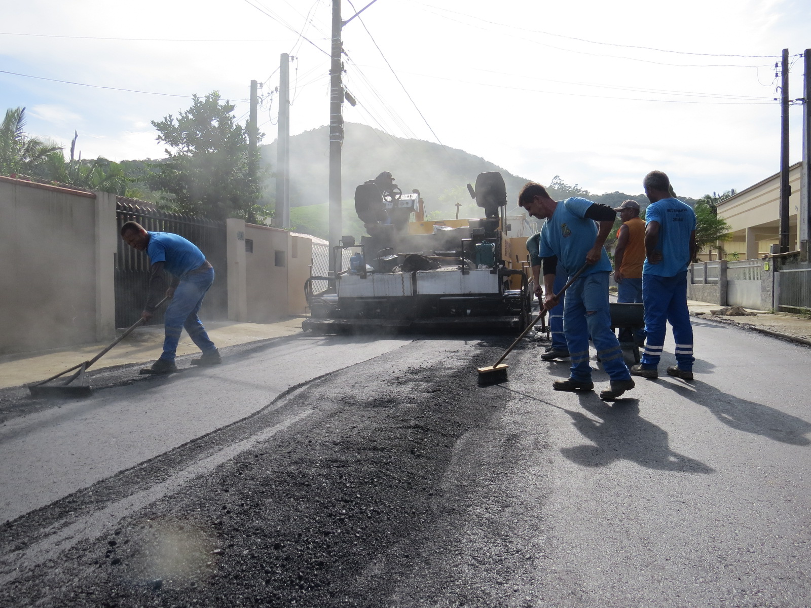Programa de Pavimentação Comunitária finaliza mais uma via, agora no Limeira