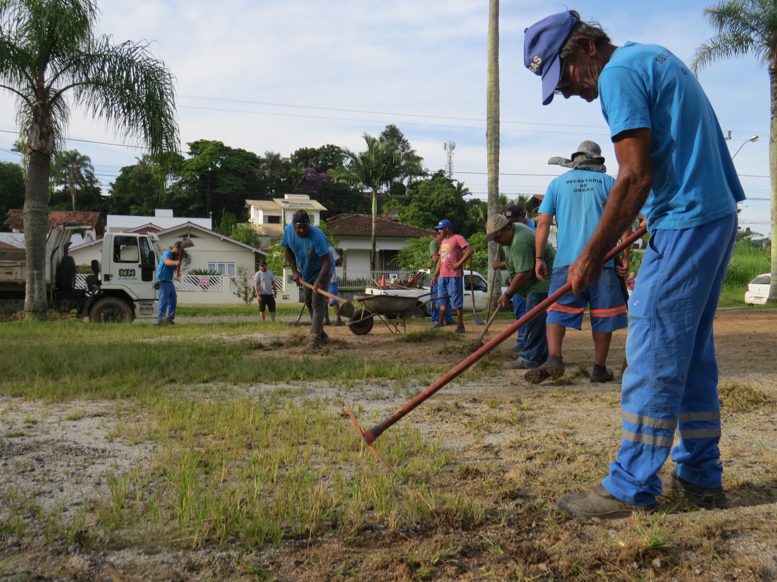 Mutirão de limpeza é realizado em diversas localidades de Brusque