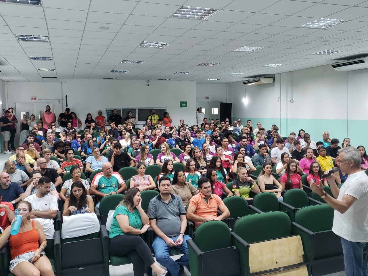 Atletas e técnicos assinam contratos do Bolsa Atleta e Bolsa Técnico