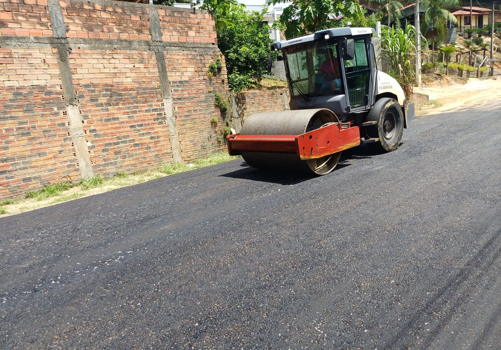 Prefeitura aplica 230 toneladas de asfalto em mutirão no fim de semana