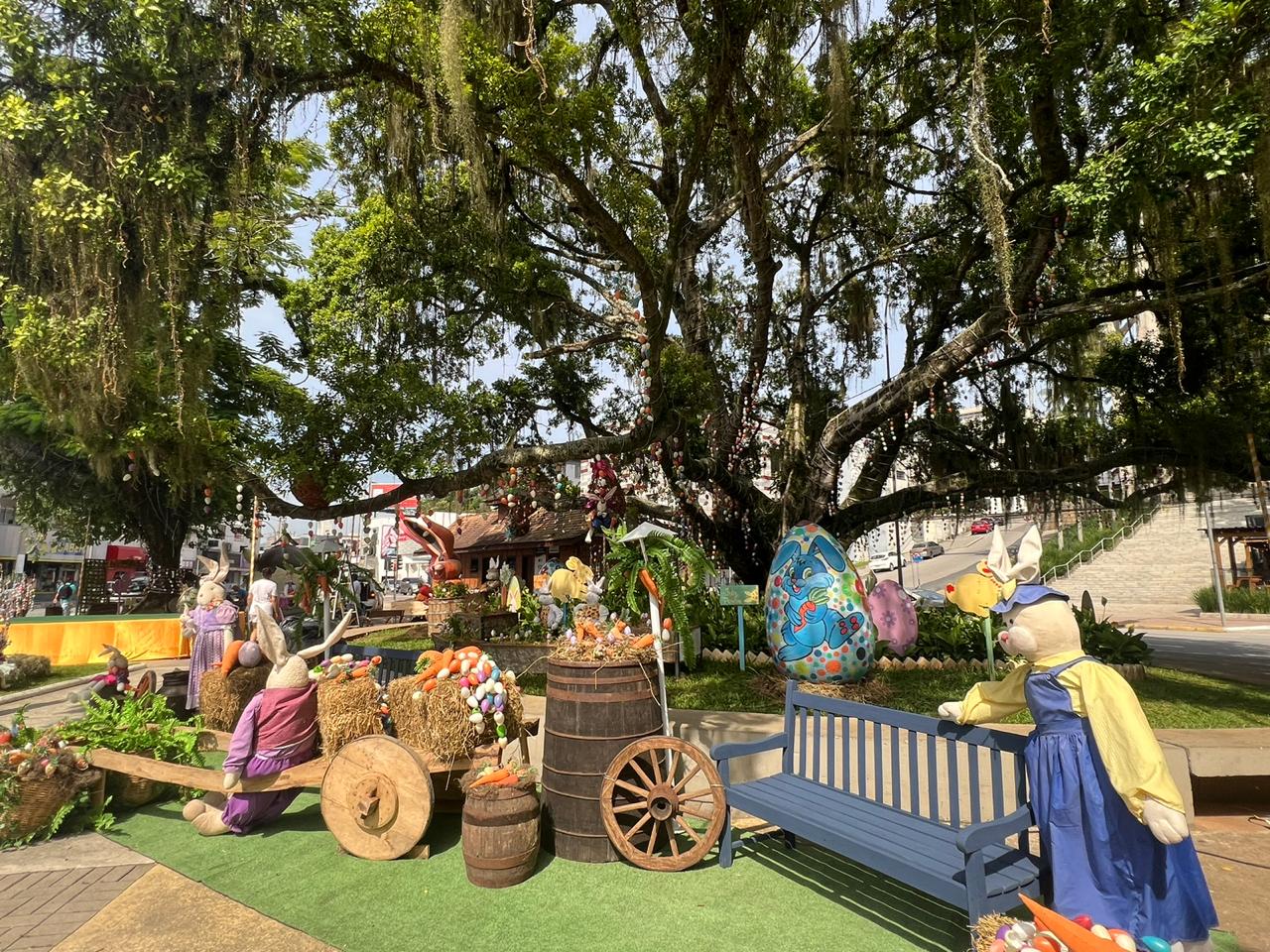 Hoje começa a OsterBrusque Fazendinha de Páscoa, na Praça Barão de Schneeburg