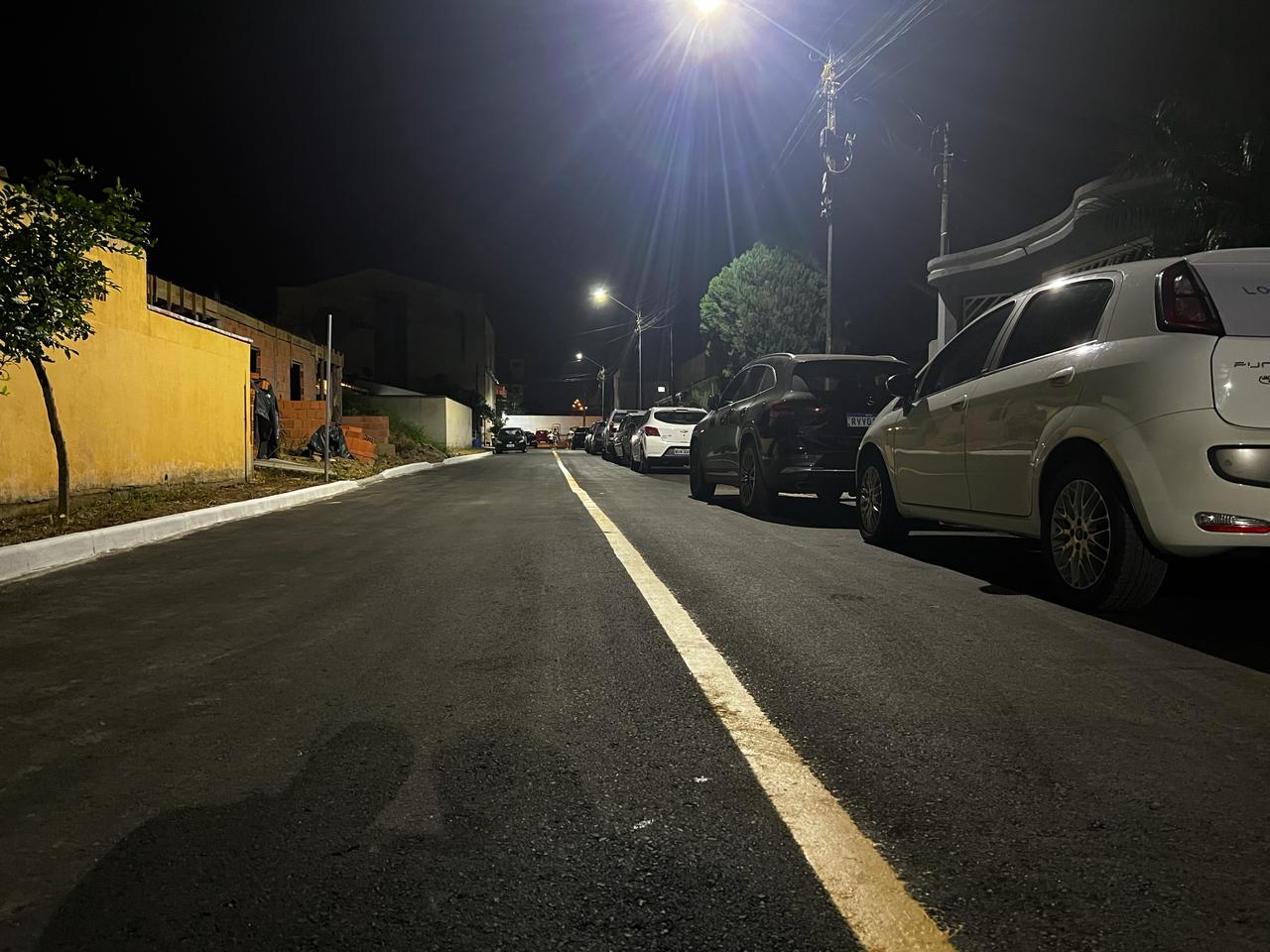 Moradores do Dom Joaquim comemoram conclusão de rua do programa de Pavimentação Comunitária