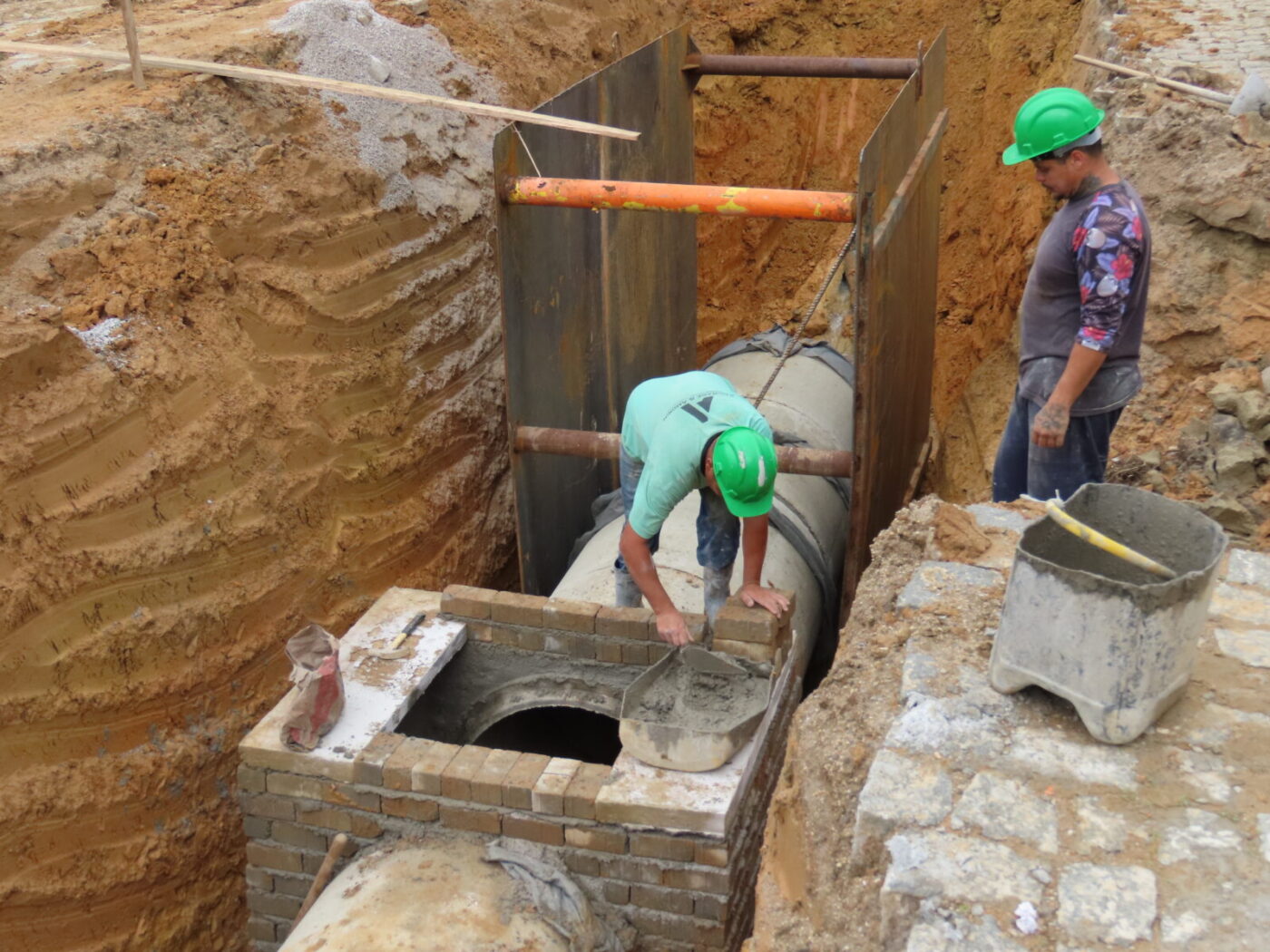 Obra de drenagem na rua Ourides Schwartz se aproxima de 20% de conclusão