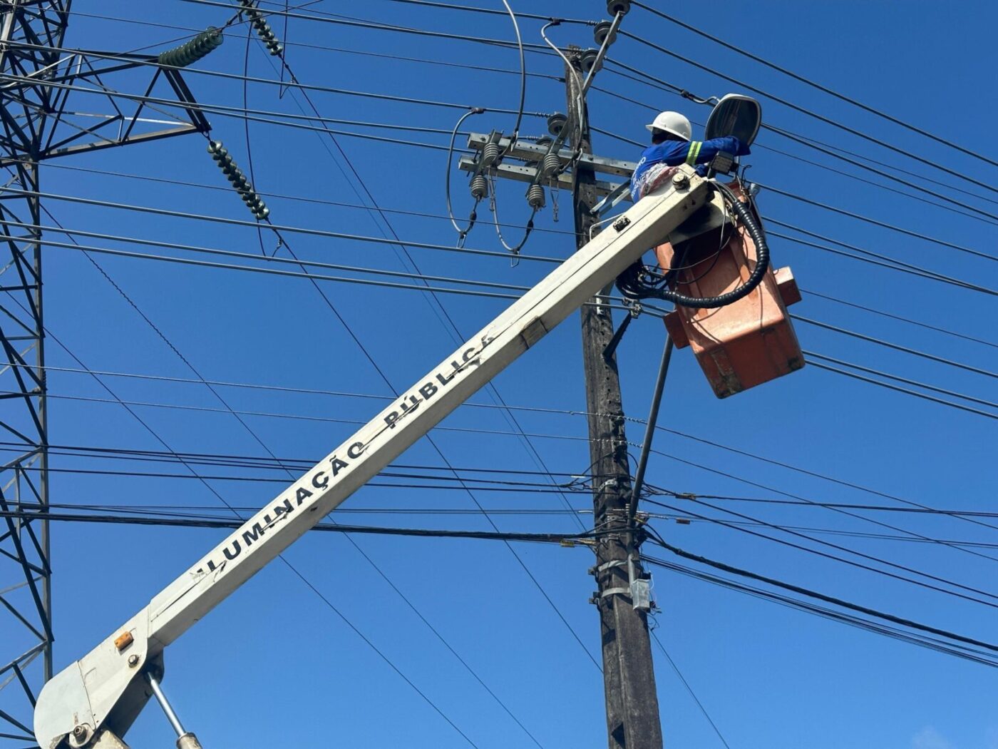 Bateas começa a receber primeiras luminárias de LED do bairro
