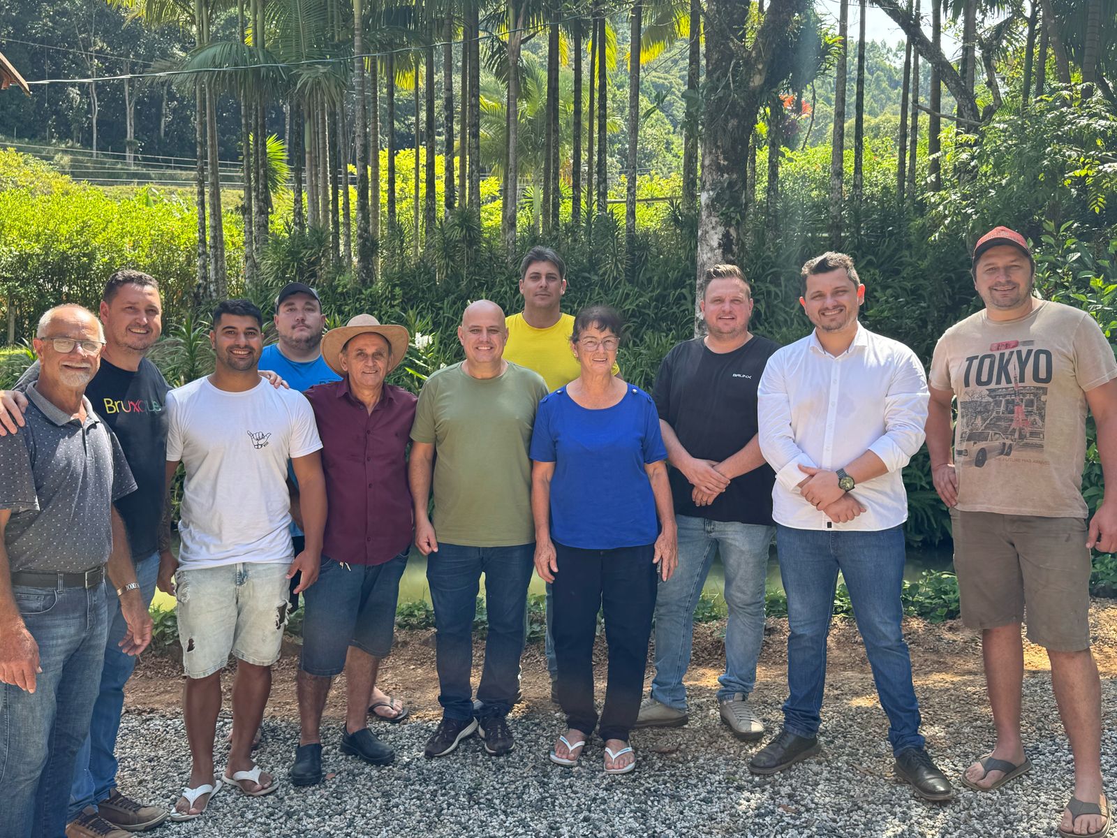 Vice-prefeito e vereadores visitam a comunidade para avaliar condições da estrada e discutir soluções para a infraestrutura local