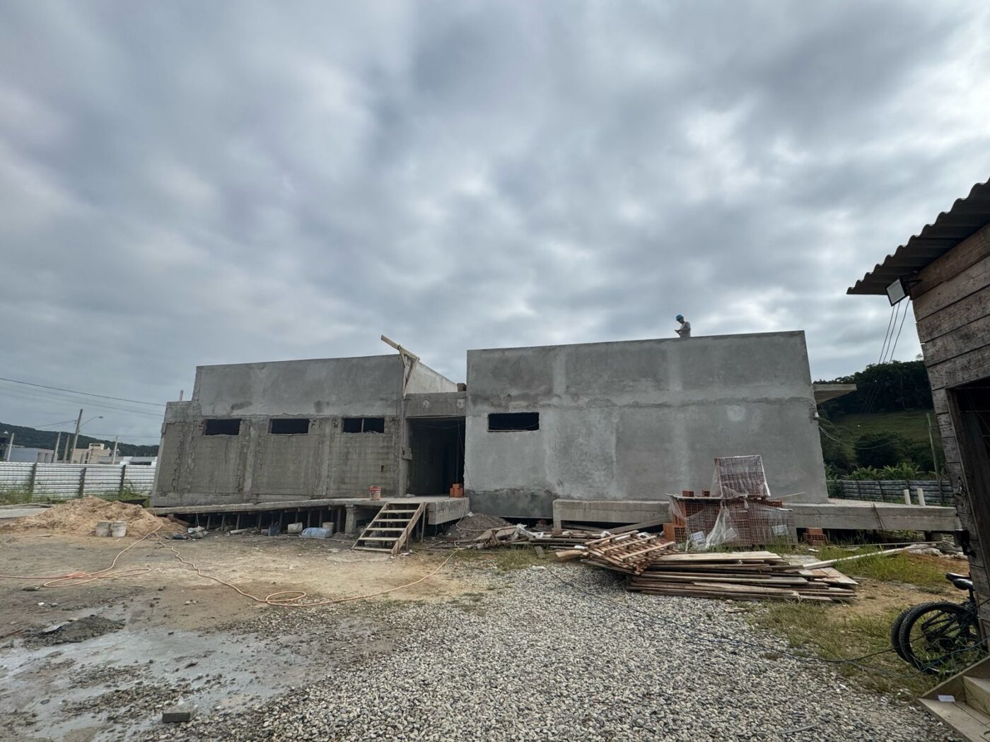 Prefeitura atualiza andamento de obras da nova creche do bairro Limeira