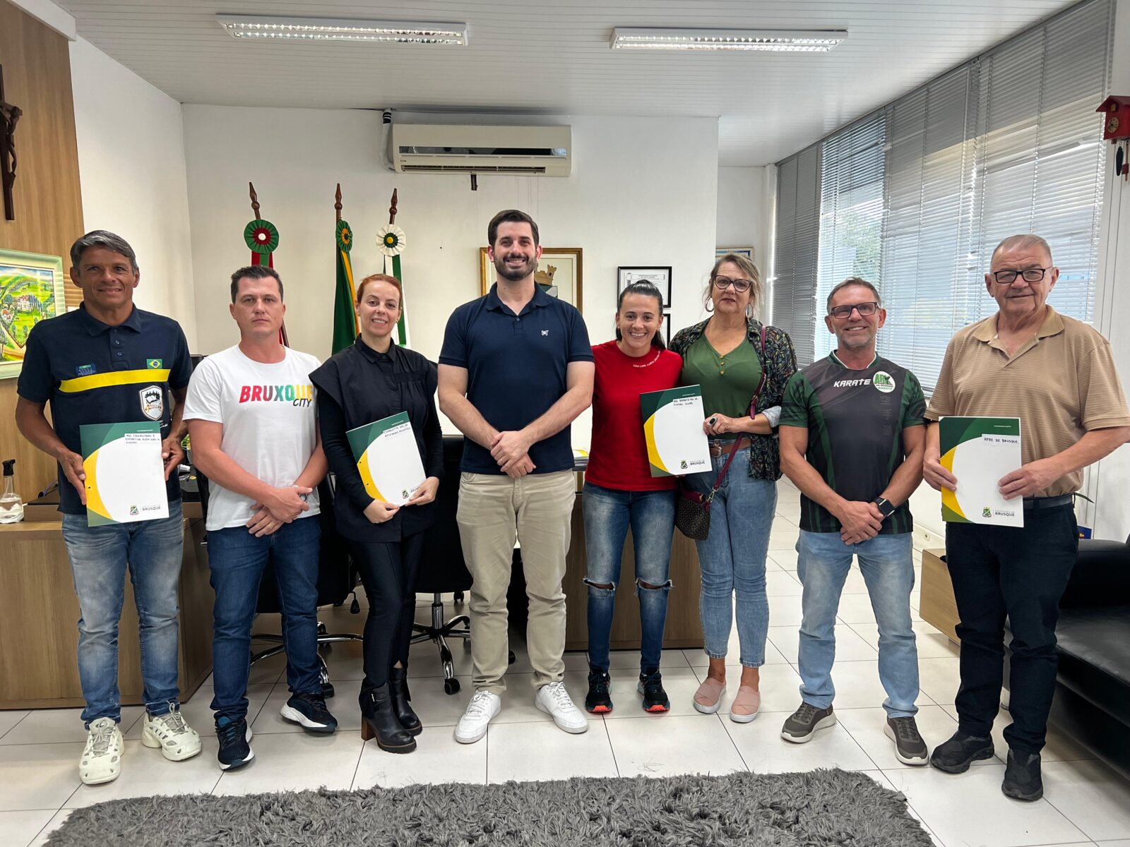 Prefeito assina repasse à entidades de apoio às crianças e adolescentes